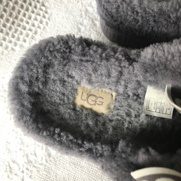UGG Fluff Yeah gray slippers, slides (sandals, shoes) - Size 5 - Picture 5 of 11